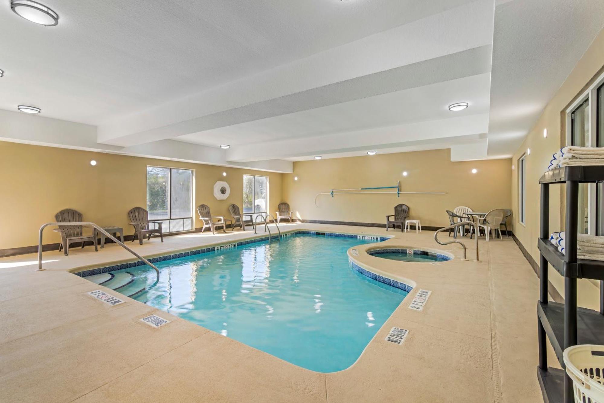 Comfort Suites Brunswick Ngoại thất bức ảnh