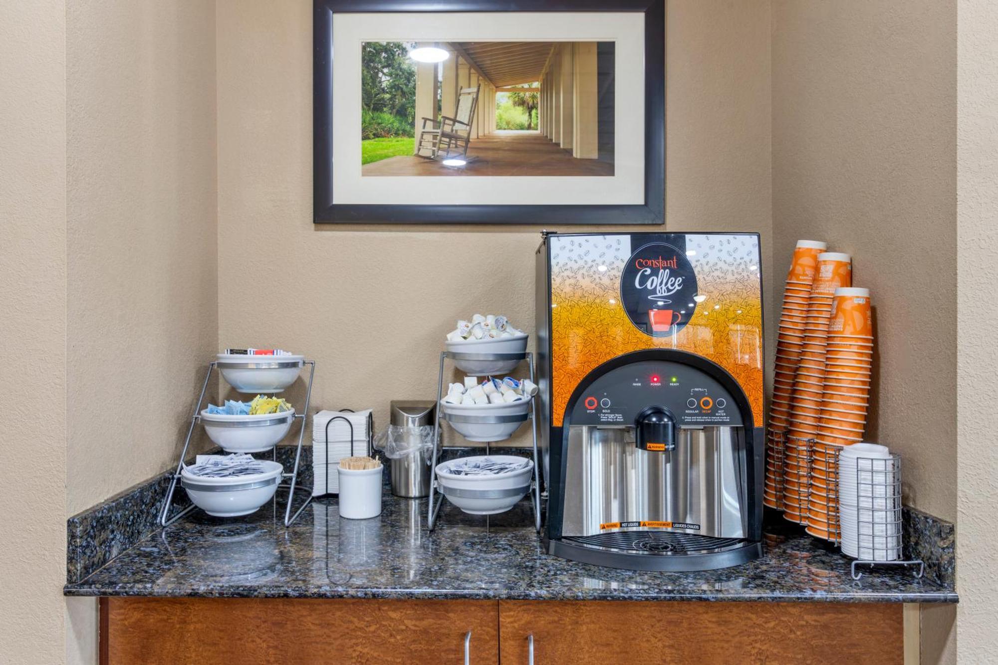 Comfort Suites Brunswick Ngoại thất bức ảnh